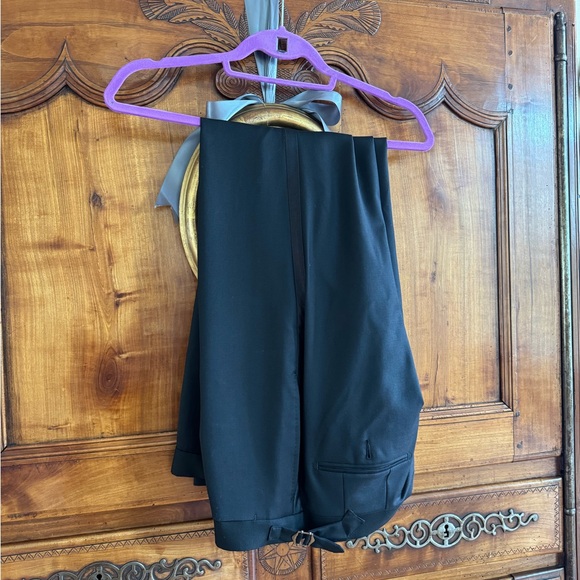 Black full 40L suitsupply tux with pants worn one time!! - Picture 2 of 5